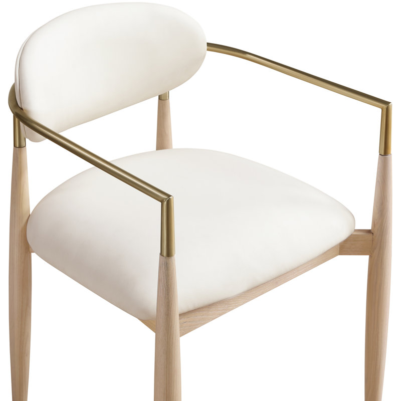 Chaise rembourrée en cuir Eligah, Crème végétalien en cuir, Teinture naturelle / laiton brossé