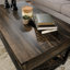 Table basse à plateau relevable, finition brune