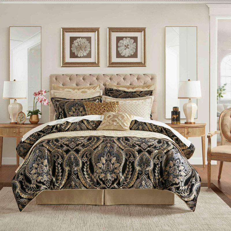 4 PCS Queen Comforter Set, Queen Comforter + 3 Standard Shams