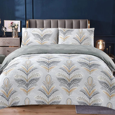 Polyester Patchwork Bedspread with Pillow Shams
