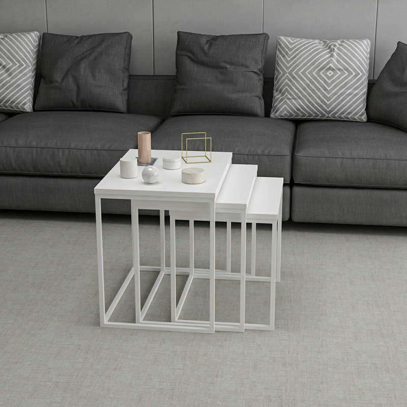 Ensemble de 3 tables gigognes modernes, blanc, 21,7 po x 19,7 po x 15,7 po | 100% panneau de particules enduit de mélamine, épaisseur: 0,7 pouce | Structure en métal robuste | Élégant et fonctionnel pour le salon, le bureau personnel et le bureau