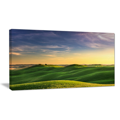 « green rural roll hills tuscany », reproduction de photo sur toile tendue