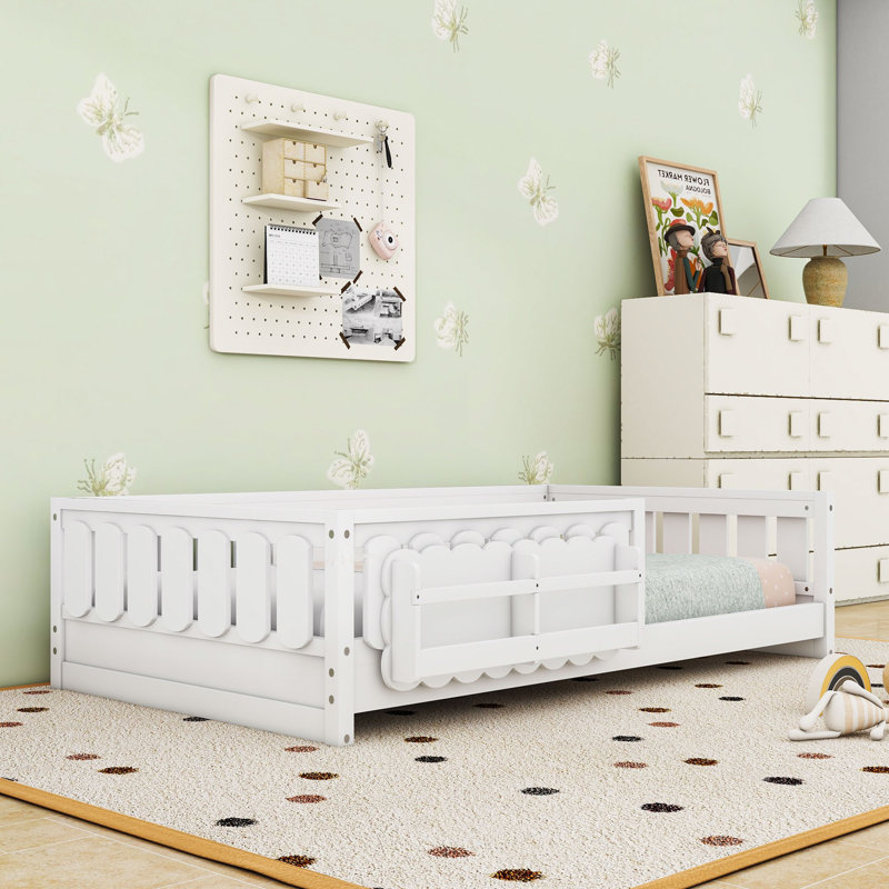 Lit plateforme en bois avec garde-corps et tablettes de rangement intégrées, Simple, Blanc