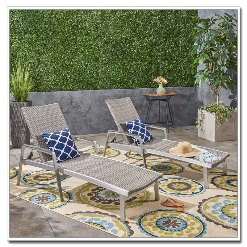 CHAISE LOUNGE