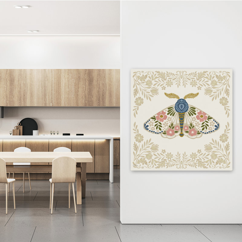 Folkloric Moth 1, art contemporain à motif floral, H 48 po x l 48 po