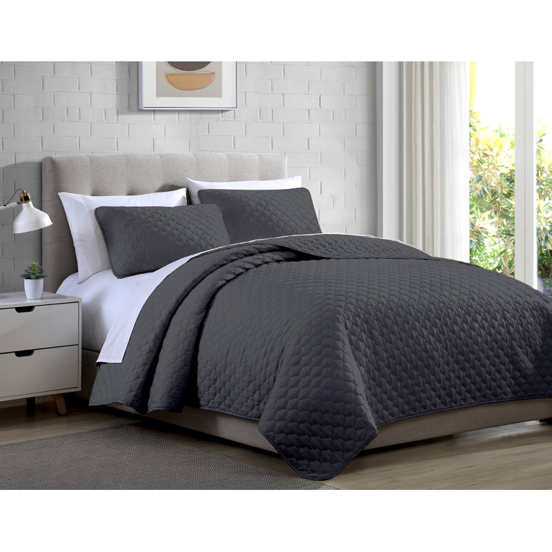 Thea 3-Piece Geometric Quatrefoil Oversized Quilt Set, Queen Quilt + 2 Standard Shams, Gray