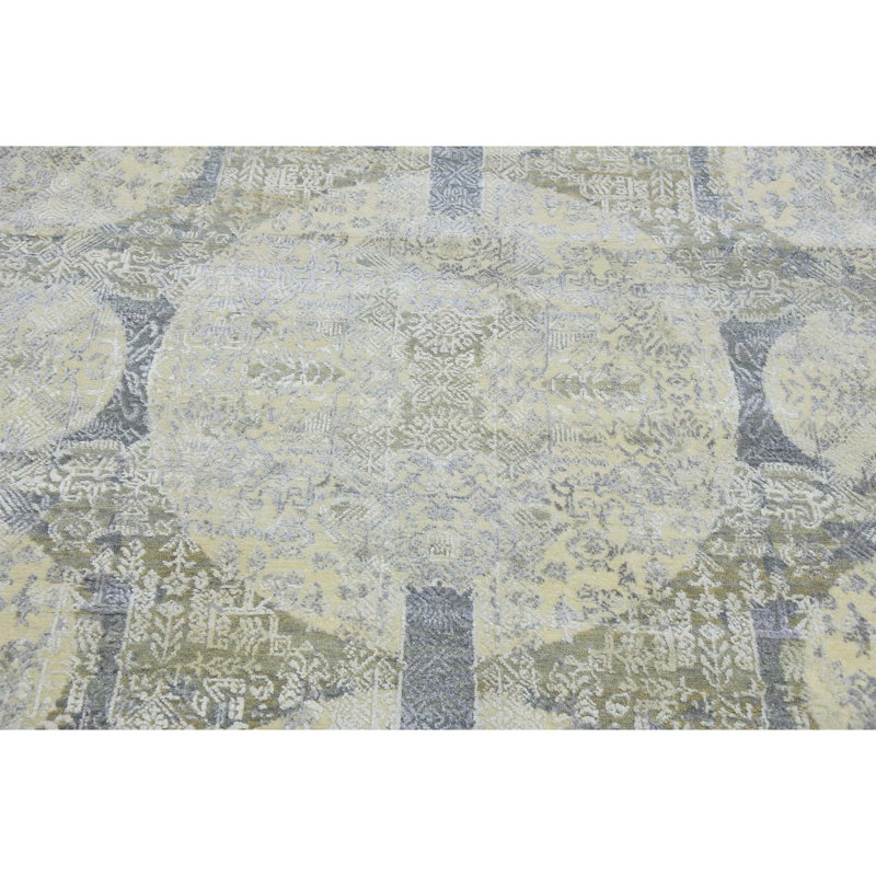 Geometric Area Rug in Gray/Ivory