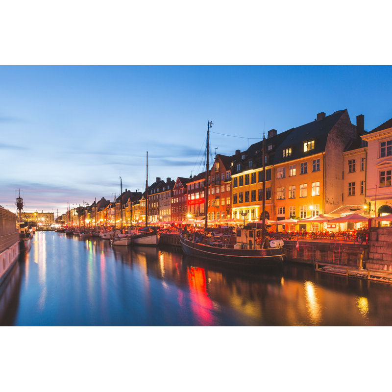 «Birchard Copenhagen Town at Night» par William - Photographie sur toile tendue, H 8 po x l 12 po