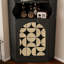 Armoire de coin noire en bois massif