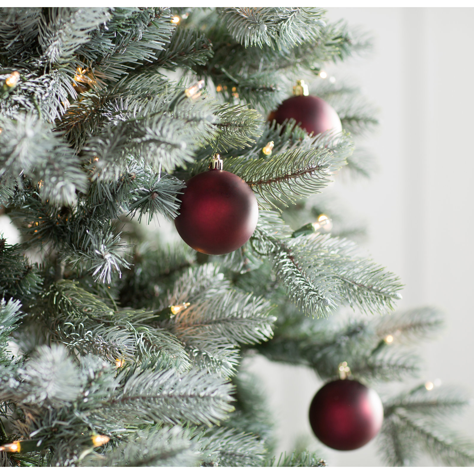 Shatterproof Bauble, 2.75" H x 2.75" W x 2.75" D, Emerald