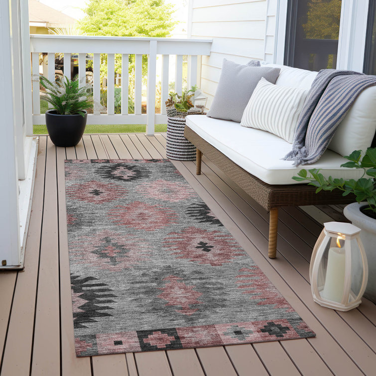 Chayden Washable Southwestern Indoor / Outdoor Rug