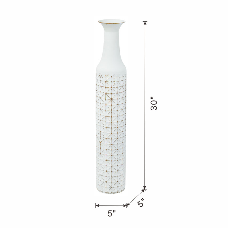 Vase en fer blanc avec motif géométrique H 30 po x l 5 po x P 5 po, H 30 po x l 5 po x P 5 po