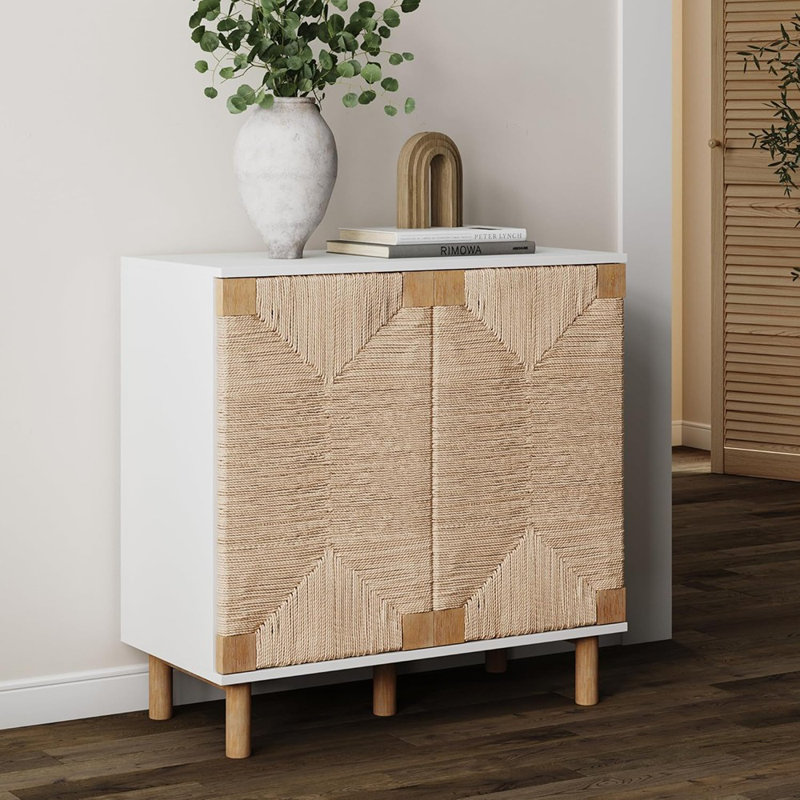 Buffet en bois naturel avec portes en ruppie maritime et tablette réglable