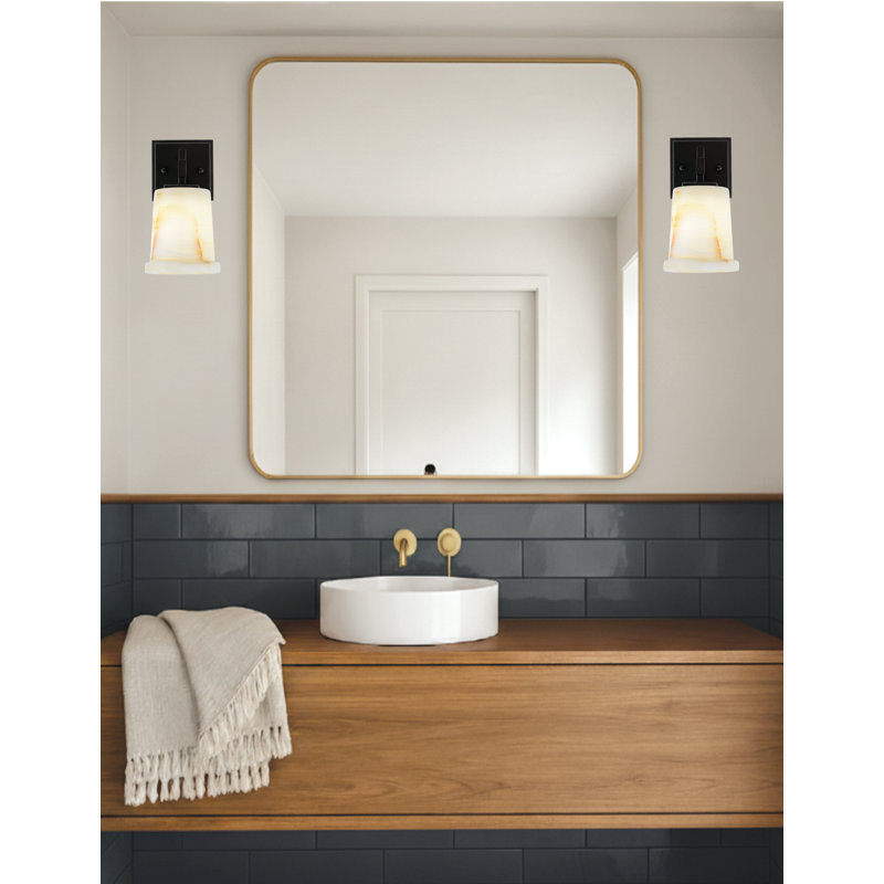 Applique murale Bliven, fini noir mat, abat-jour en pierre naturelle de 12,7 cm (5 po)., Beige / Matte Black