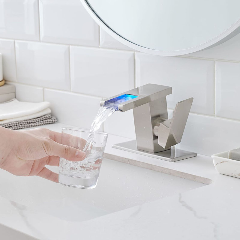 Robinet de salle de bain à un trou