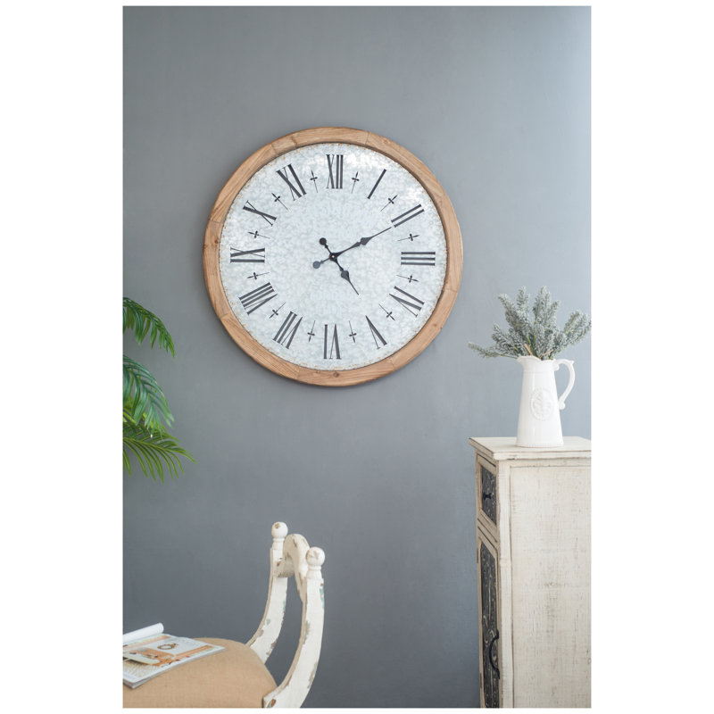 Horloge murale surdimensionnée 32,3 "avec cadre en bois de sapin et chiffres en métal galvanisé Grant