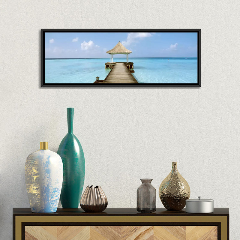 «Panoramic Beach and Pier The Maldives», reproduction de photo sur toile, H 12 po x l 36 po x P 1,5 po, Toile tendue