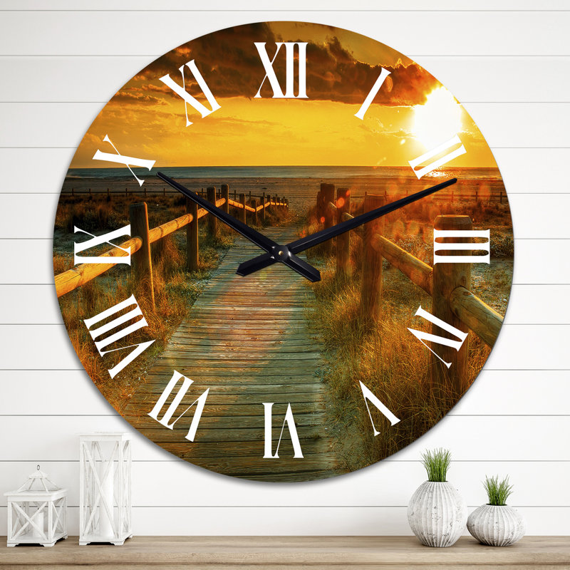 Little Road To The Beach pendant le coucher du soleil - horloge murale nautique et côtière, Moyen