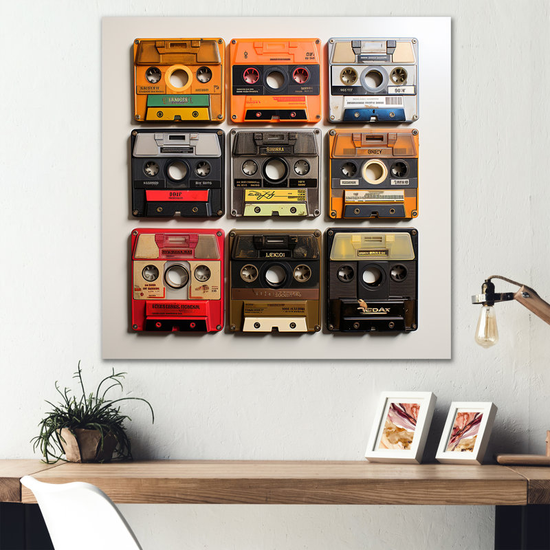 «Vintage Cassette Collages II - Cassette Tapes», art mural en métal, H 36 po x l 36 po x P 1,5 po