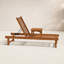 Chaise longue inclinable en teck avec table Arnoult