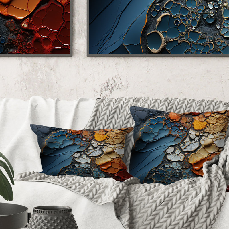 Coussin décoratif bleu et orange à motif de formes abstraites, 22" x 22"