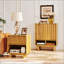 Buffet de style moderne du milieu du siècle avec étagères réglables et design à lattes grillagées pour un rangement polyvalent-1778386642