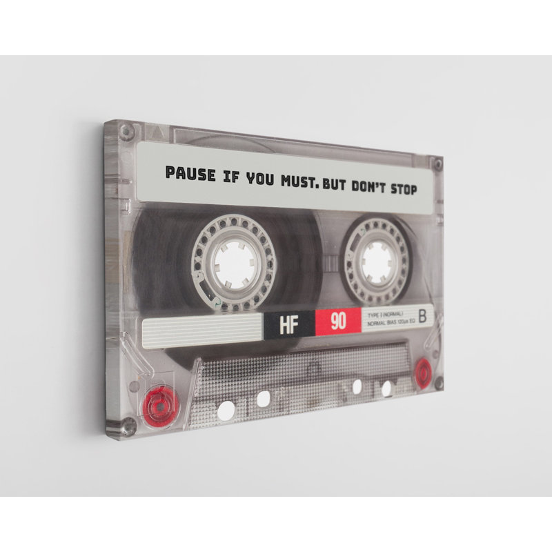 «Pause If You Must But Don't Stop Cassette», reproduction sur toile, H 16 po x l 24 po