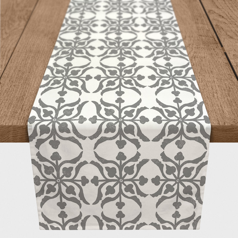 Chemin de table Pettey, 90 po x 16 po, Gris pâle