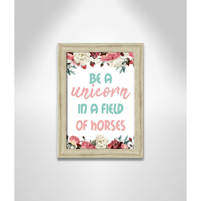 Licorne dans un champ de chevaux, impression sur papier, H 14 po x l 10 po x P 0,6 po, Cadre plat beige