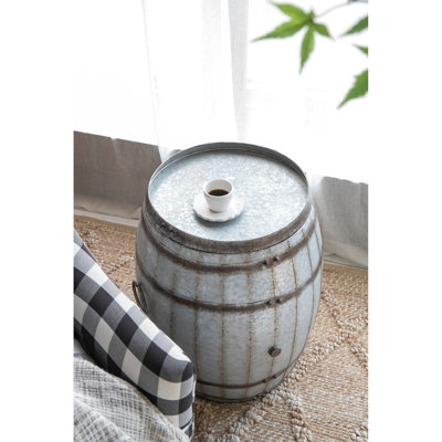 Table d'appoint tambour rustique de style rustique gris, 22,5 x 22,5 x 26 pouces, couvercle amovible pour la fonction de plateau, ajoute du style à la table en fer décorative avec couleur et bandes, rangement, Good Shabby - Chic