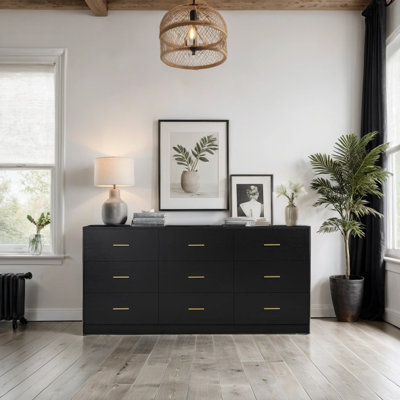Commode à neuf tiroirs