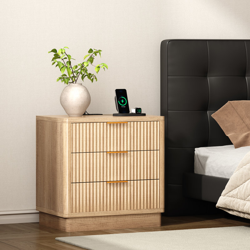 Table de chevet 3 tiroirs avec station de charge de 23,6 po de largeur, Naturel