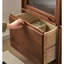 Petite armoire d'appoint en verre à petite coquille