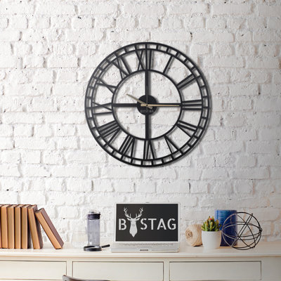 Horloge murale élégante en métal, noire, 27,6 po x 27,6 po | 100% métal, épaisseur: 0,08 pouce | Mécanisme silencieux, fixation murale facile, nécessite 1 pile AA (non incluse) | Décoration élégante pour toute pièce
