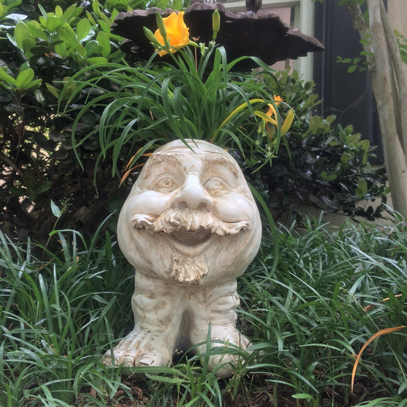 Statue de Muggly's Uncle Nate, H 12 po x l 9 po x P 9 po, Blanc antique
