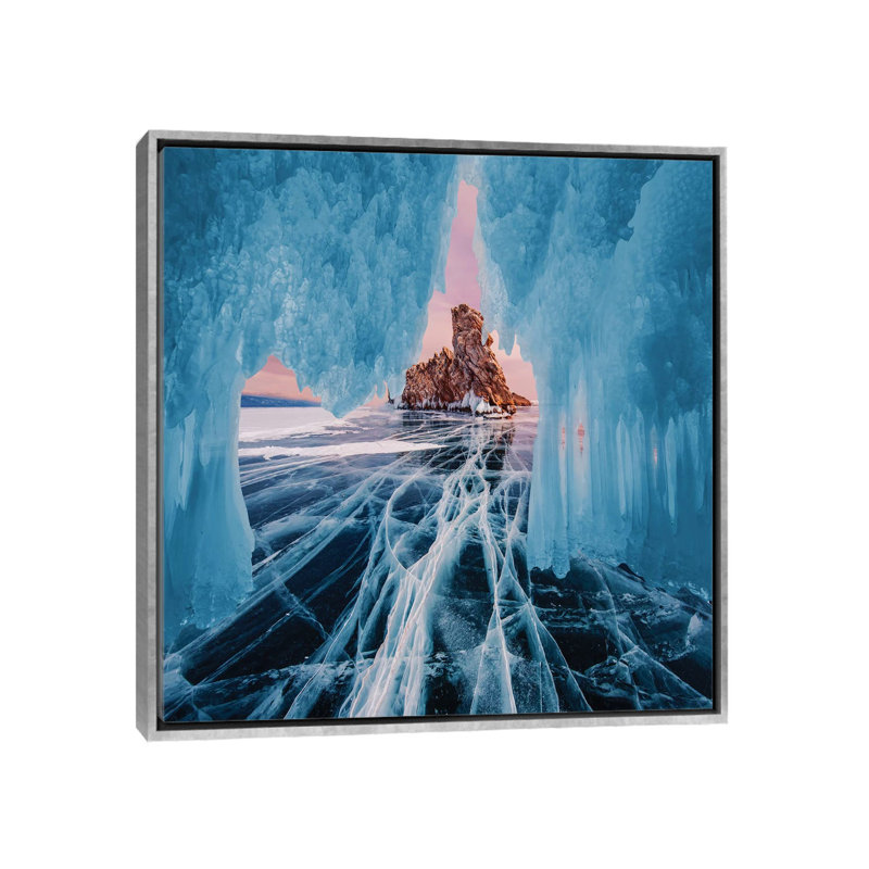 « Frozen Lake Baikal I » par Hobopeeba-reproduction de photo, H 26 po x l 26 po x P 1,5 po, Toile avec cadre argenté