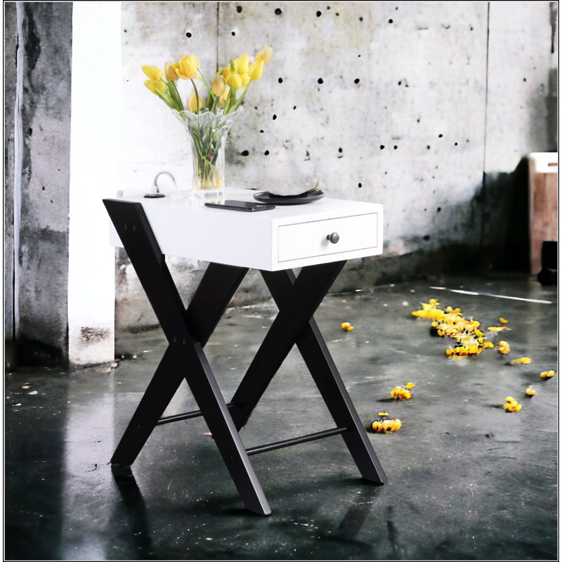 Table d'appoint féroce blanche et noire avec port USB intégré