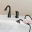 Robinet de baignoire romaine à fixation sur comptoir à 1 poignée avec douche à main escamotable-128809137