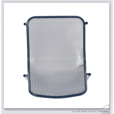 Les chaises empilables KINCAID au fini bleu marine mat, parfaites pour une utilisation intérieure et extérieure, alliant élégance et durabilité.