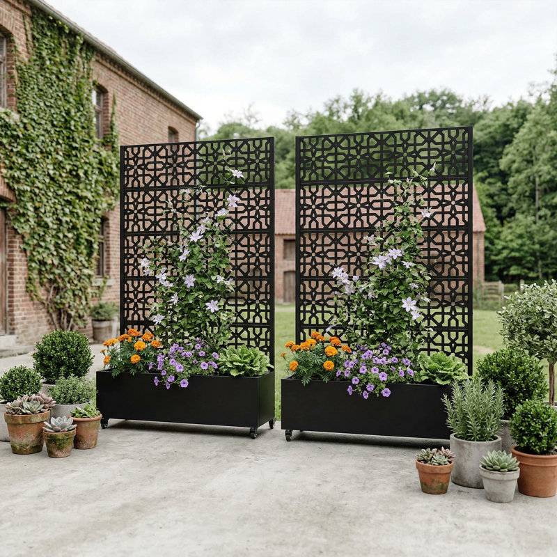 Boîte à fleurs en métal avec treillis et roues, H 72 po x l 47 po x P 16 po