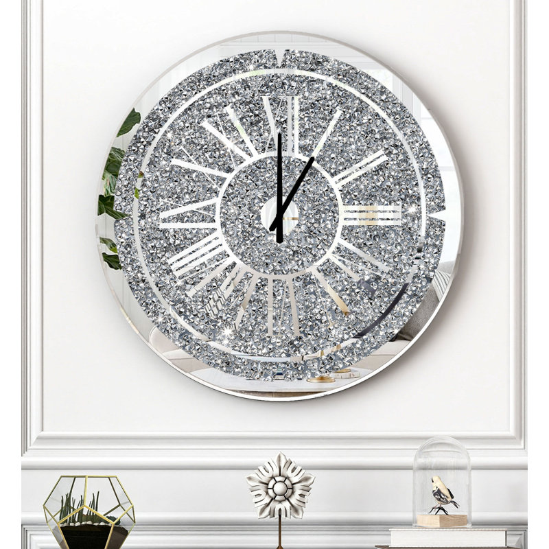Horloge murale 23,62 "à chiffres romains avec décoration en diamant écrasé