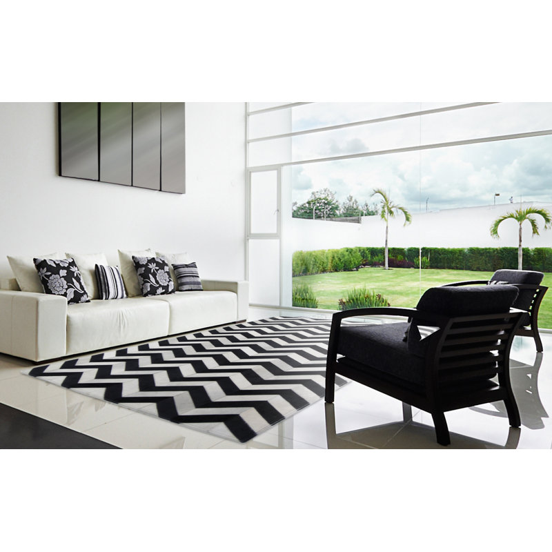 Area Cowhide Chevron Area Rug in Black/Cream, Rectangle 4' x 6'