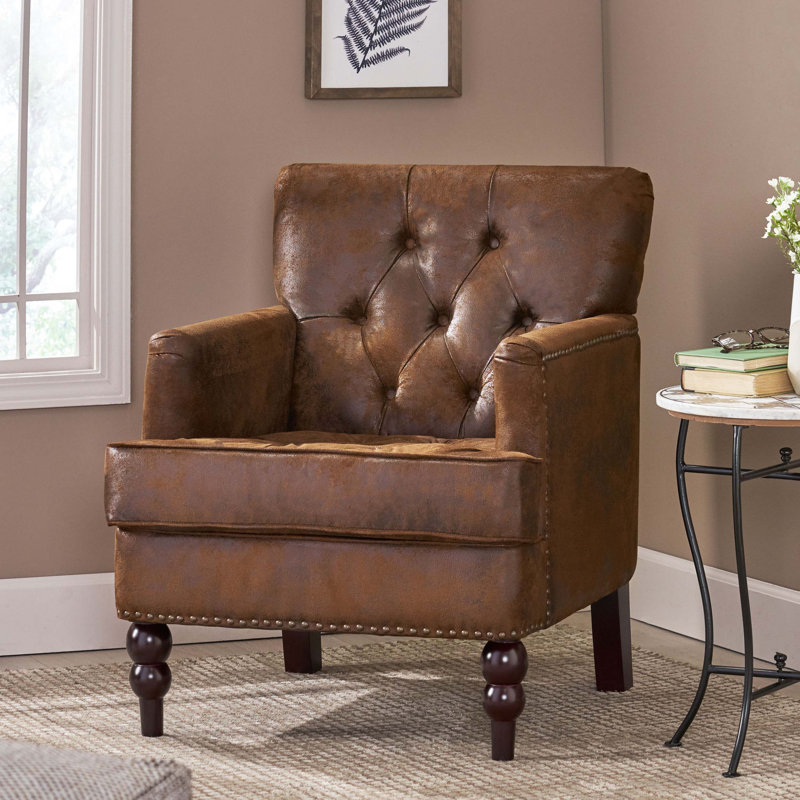 Comfortable Tufted Club Chair with Stylish Design for Relaxation