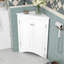 Armoire de rangement de coin de salle de bain en bois avec tablettes réglables, conception triangulaire pour petits espaces-408960421