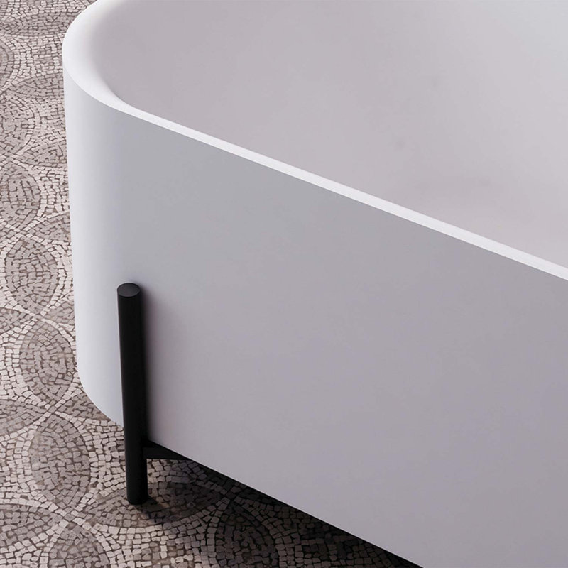 Finition mate de la baignoire Aura Collection 67 po x 32 po