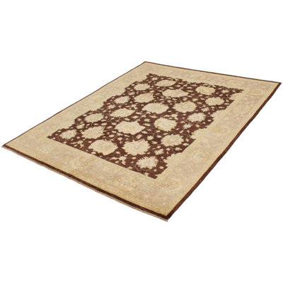 Tapis en laine brun/beige 8 pi x 10 pi "one-of-kind" noué la 2010 ushak Antlia
