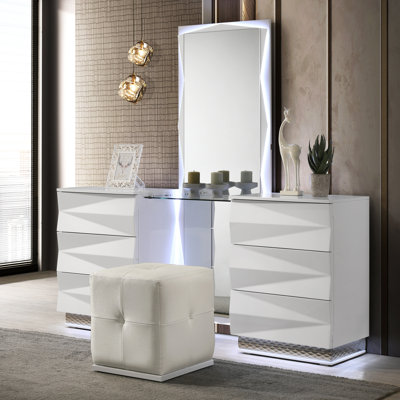 Montaya Andelle Vanity Set With Stool
