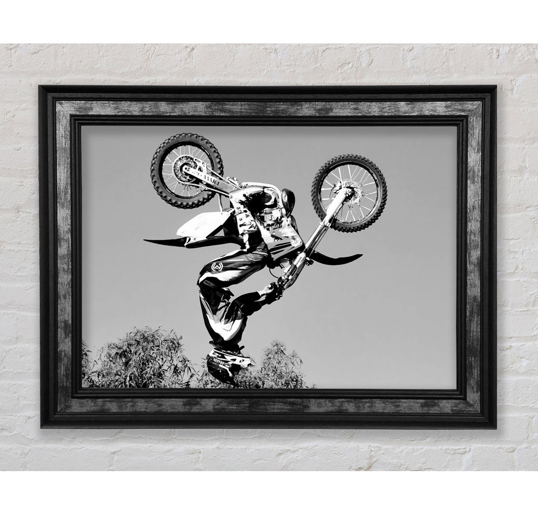 Gerahmtes Poster Motorcross Freestyle Upside Down Flip in Schwarz/Weiß