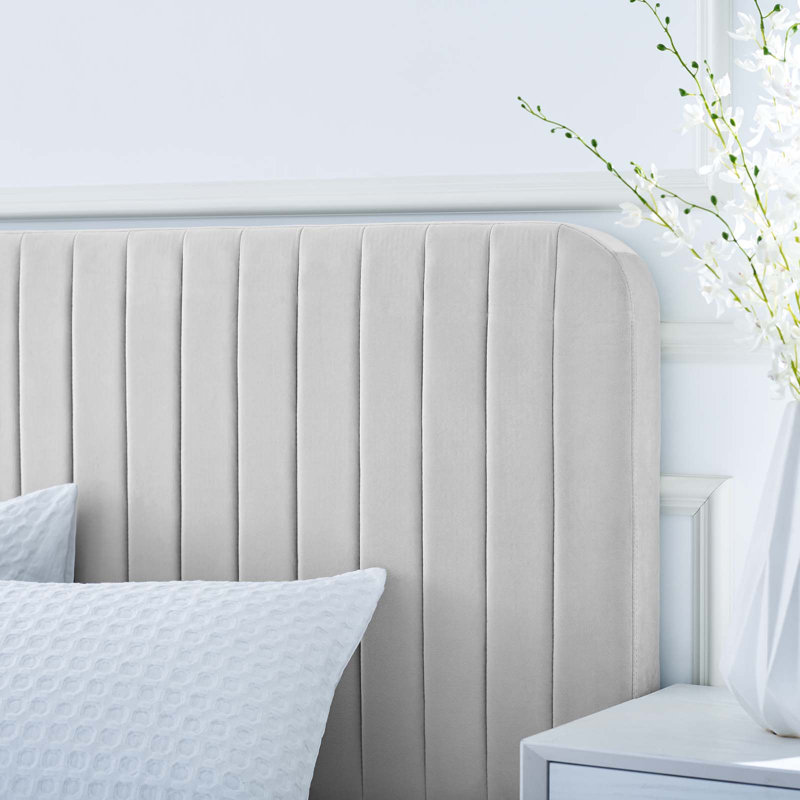 Lit plateforme en velours Celine Channel, Grand, Gris pale
