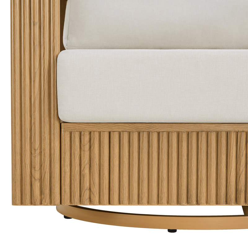 Chaise longue de patio avec coussins